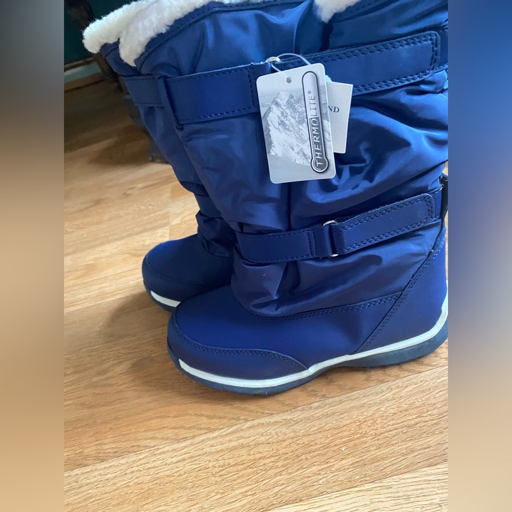 Girls winter, snow boots size is 1